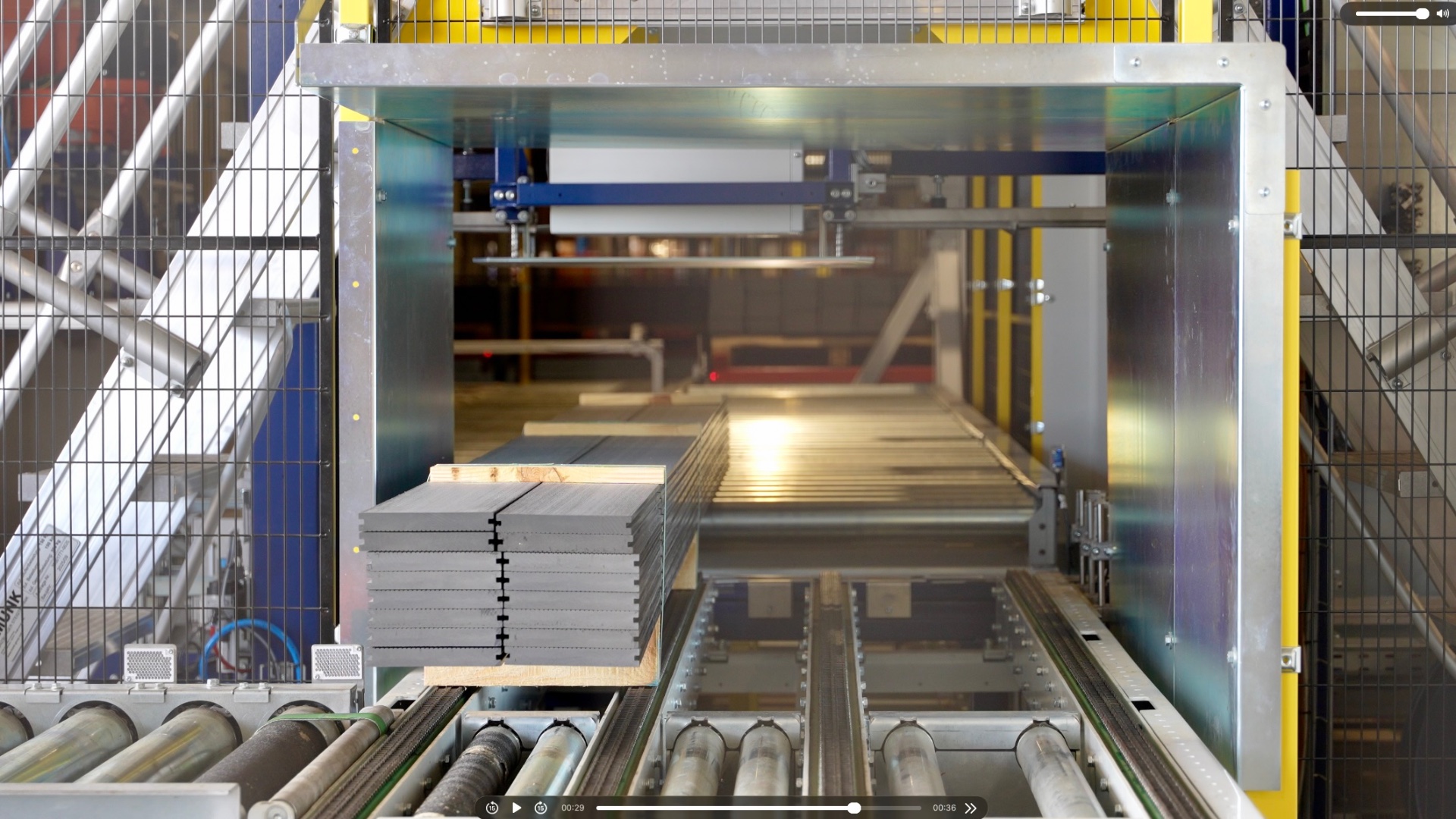 Automatische Kommissionieranlage – EMBADO. WPC-Lager